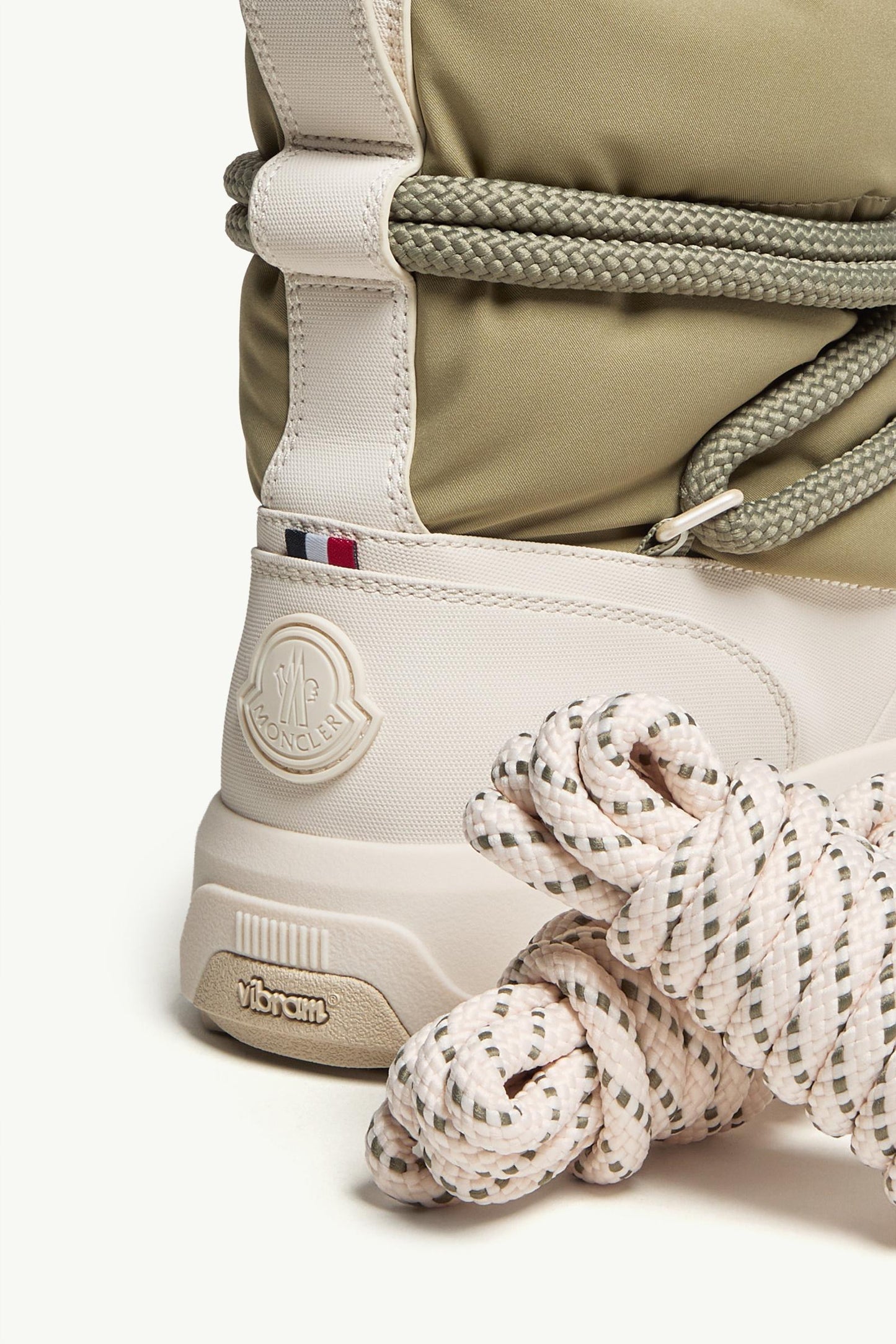 MC Altive Mid Snow Boots