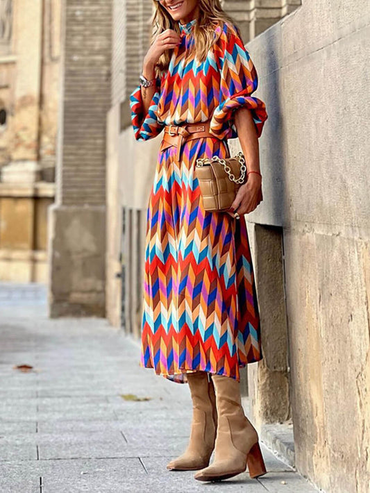 Elegantes mittellanges Kleid mit Stehkragen