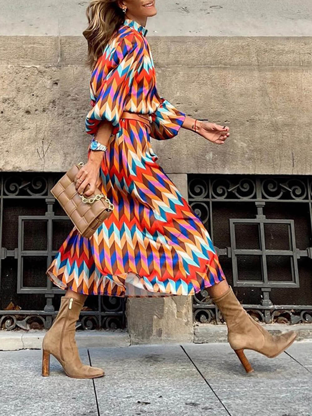 Elegantes mittellanges Kleid mit Stehkragen