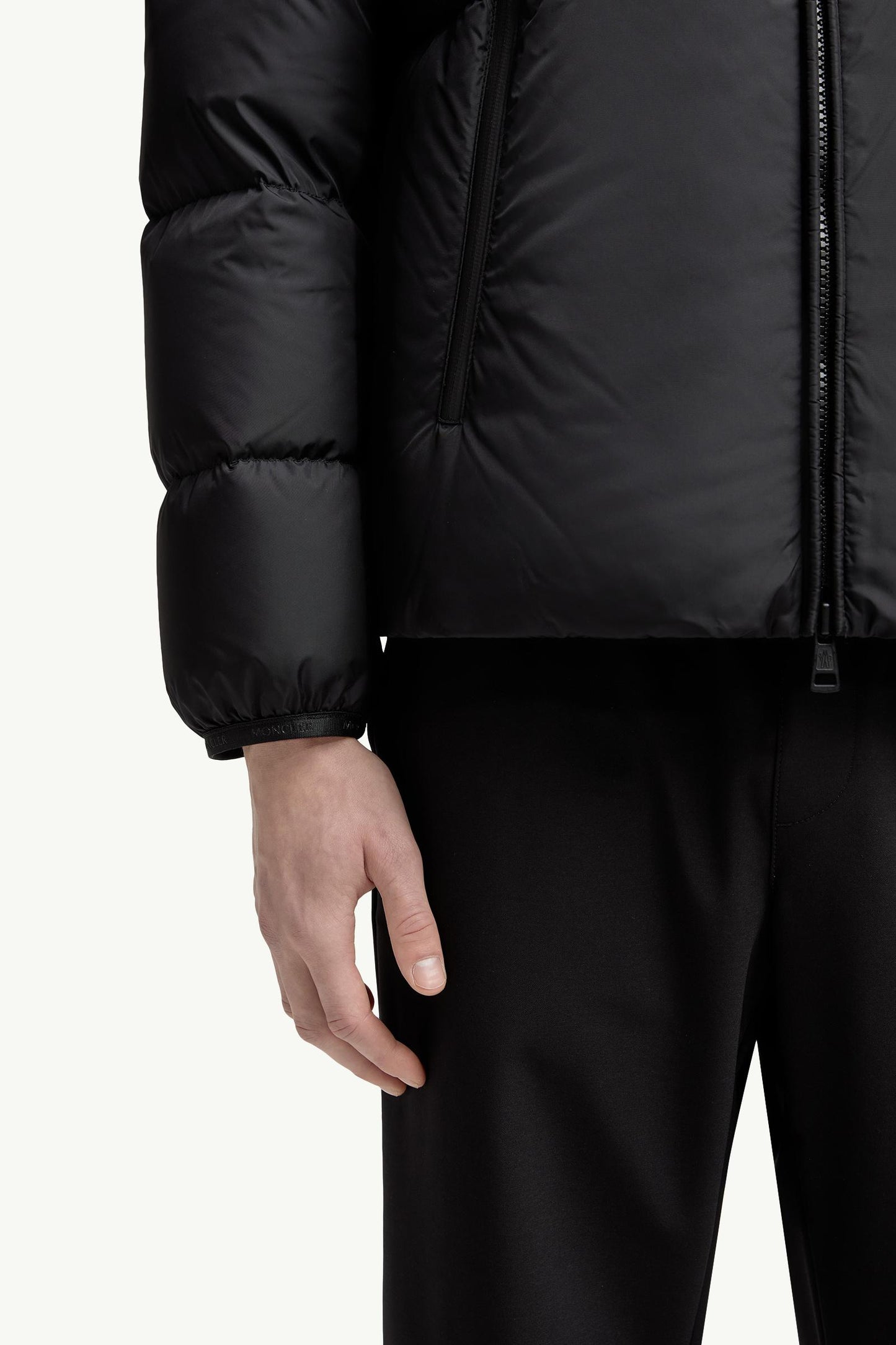 Montcla Hooded Short Down Jacket